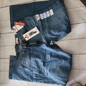 NWT Wrangler Men's 32x30 Straight Fit Jean